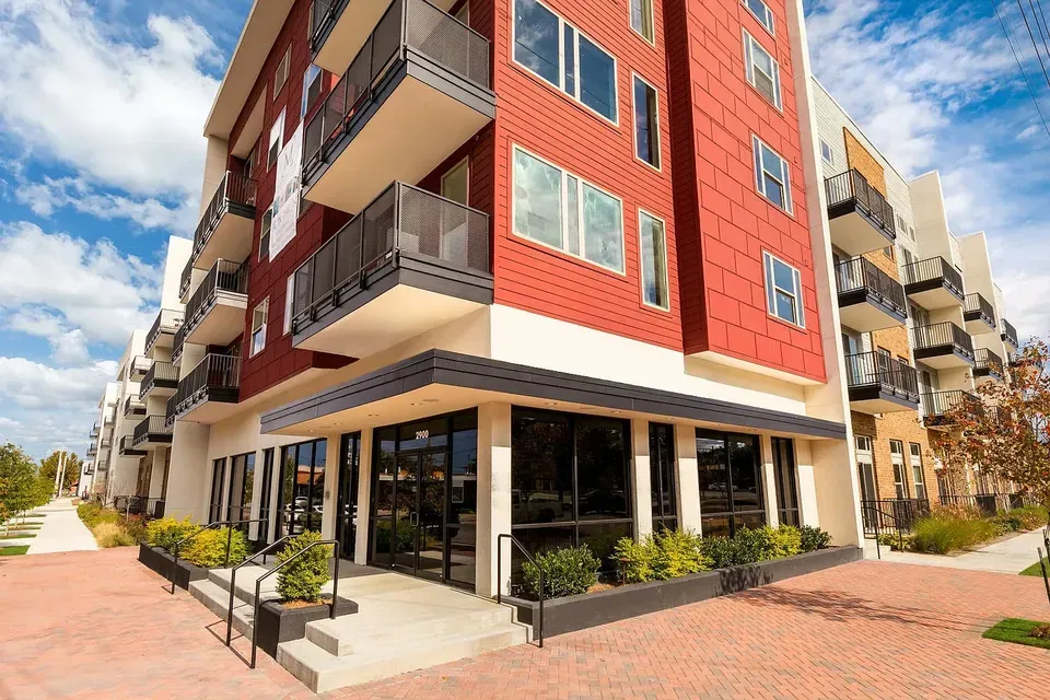 3 Bed 2 Bath Contemporary High-Rise Condo in Birmingham, AL - 2