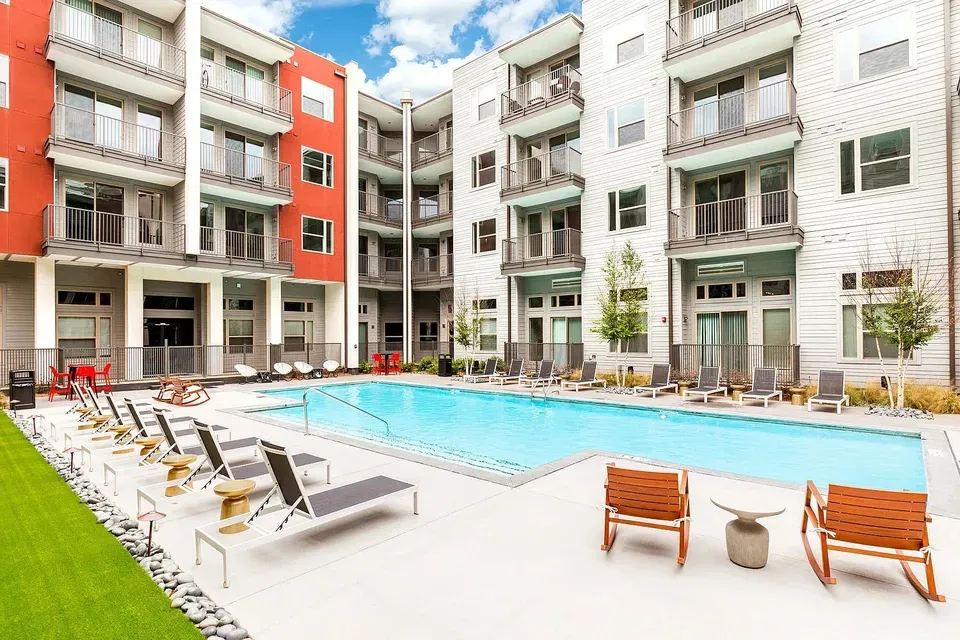 3 Bed 2 Bath Contemporary High-Rise Condo in Birmingham, AL - 4