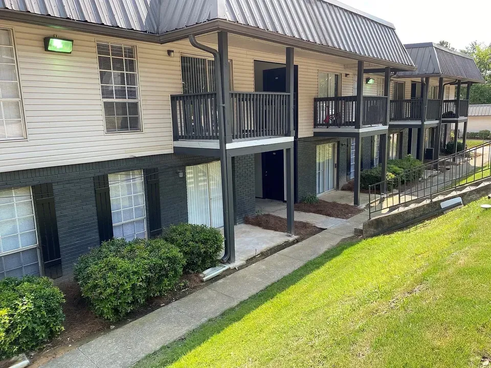 3 Bed 2 Bath Contemporary High-Rise Condo in Birmingham, AL - 2
