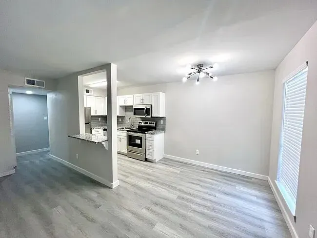3 Bed 2 Bath Contemporary High-Rise Condo in Birmingham, AL - 3
