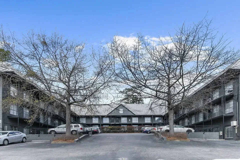 3 Bed 2 Bath Contemporary High-Rise Condo in Birmingham, AL - 2