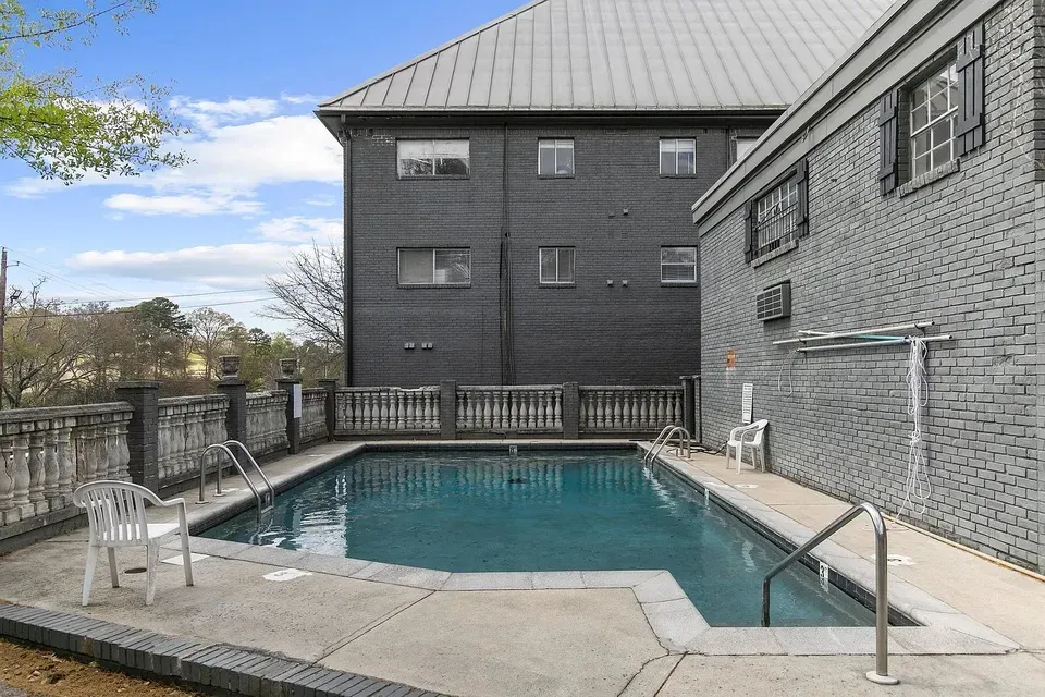 3 Bed 2 Bath Contemporary High-Rise Condo in Birmingham, AL - 4