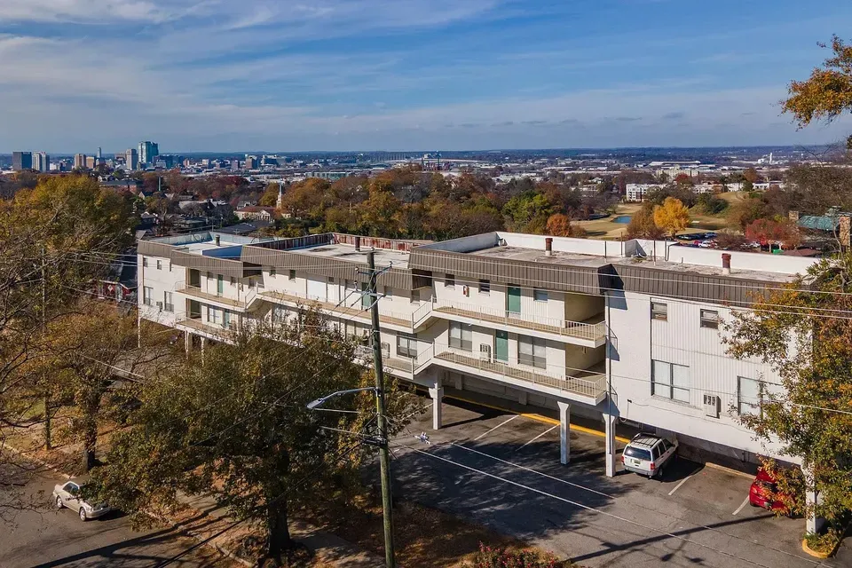 3 Bed 2 Bath Contemporary High-Rise Condo in Birmingham, AL