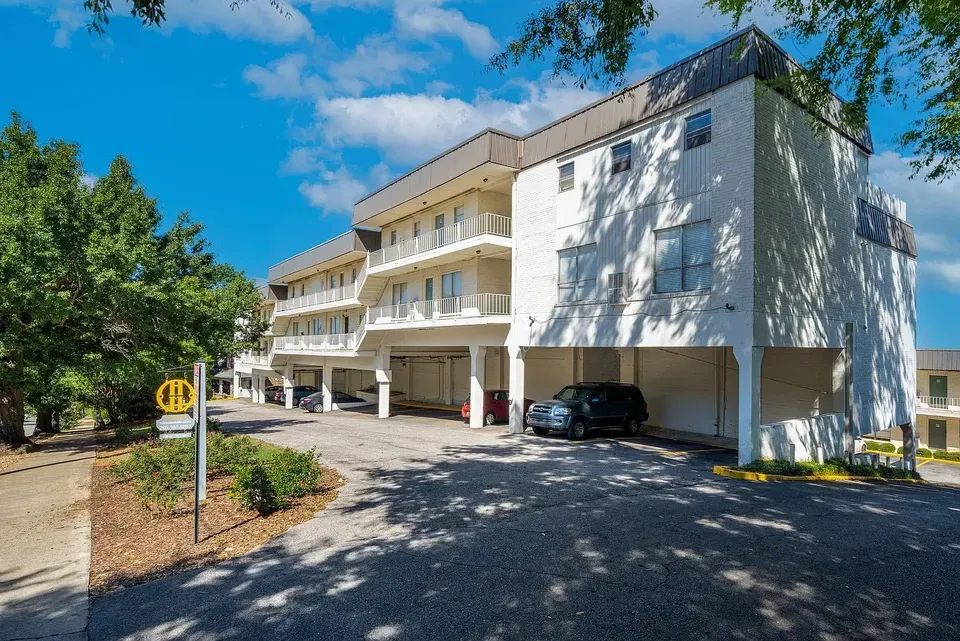 3 Bed 2 Bath Contemporary High-Rise Condo in Birmingham, AL - 3