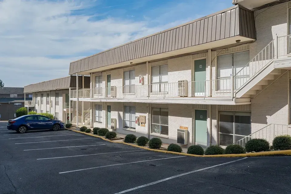 3 Bed 2 Bath Contemporary High-Rise Condo in Birmingham, AL - 4