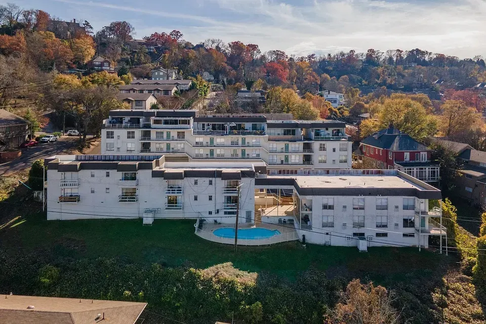 3 Bed 2 Bath Contemporary High-Rise Condo in Birmingham, AL - 5