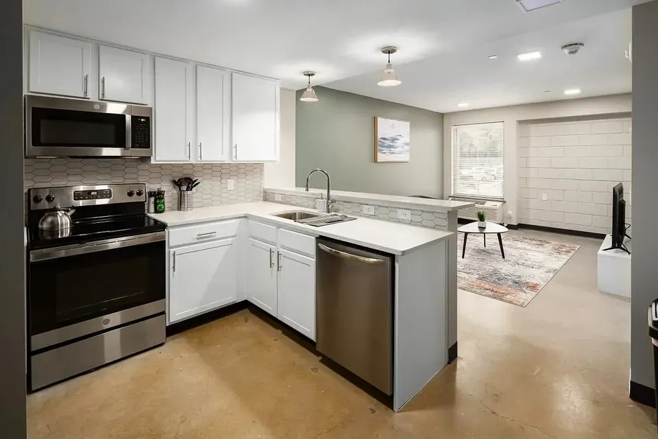 3 Bed 2 Bath Contemporary High-Rise Condo in Birmingham, AL - 1