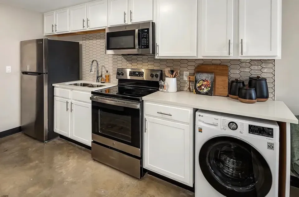 3 Bed 2 Bath Contemporary High-Rise Condo in Birmingham, AL - 3