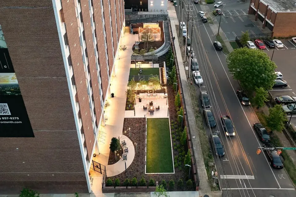 3 Bed 2 Bath Contemporary High-Rise Condo in Birmingham, AL - 4