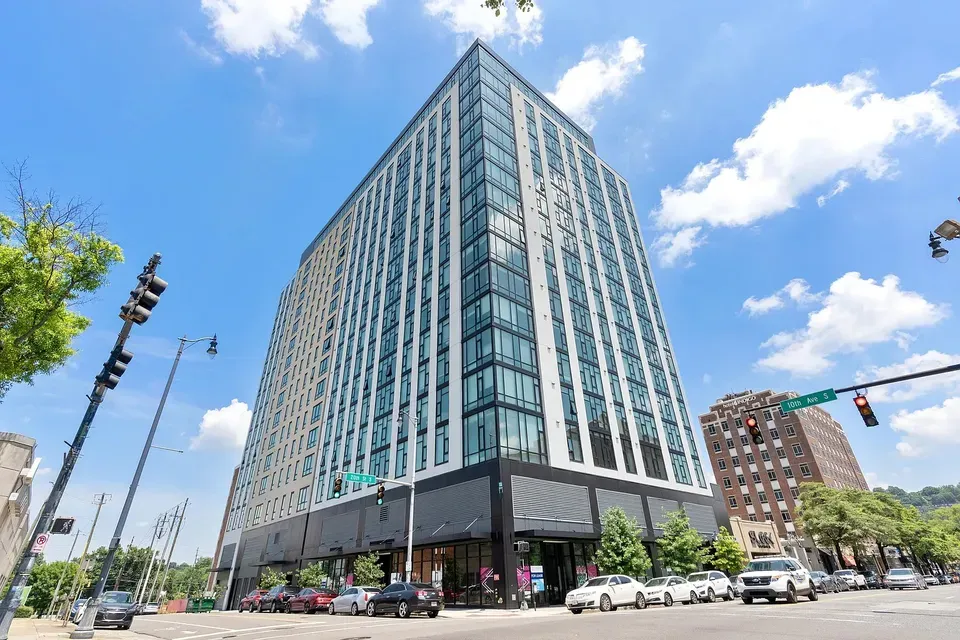3 Bed 2 Bath Contemporary High-Rise Condo in Birmingham, AL - 1