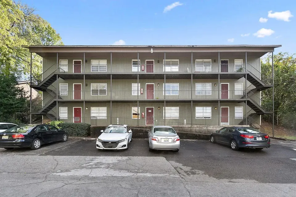 3 Bed 2 Bath Contemporary High-Rise Condo in Birmingham, AL - 2