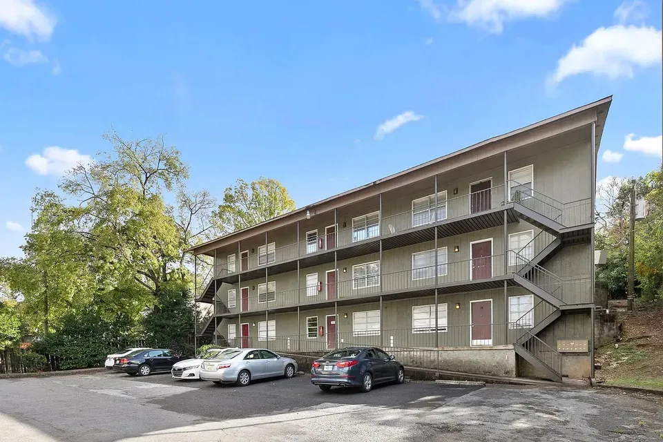 3 Bed 2 Bath Contemporary High-Rise Condo in Birmingham, AL - 3
