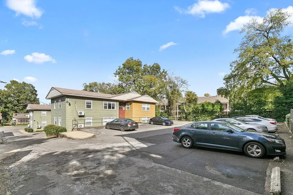 3 Bed 2 Bath Contemporary High-Rise Condo in Birmingham, AL - 4