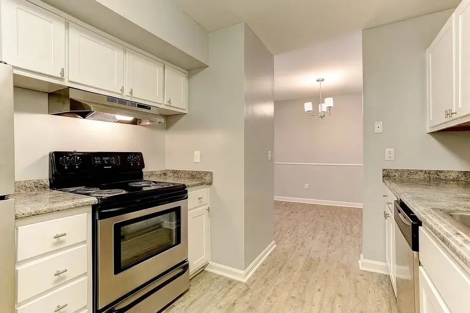 3 Bed 2 Bath Contemporary High-Rise Condo in Birmingham, AL - 2
