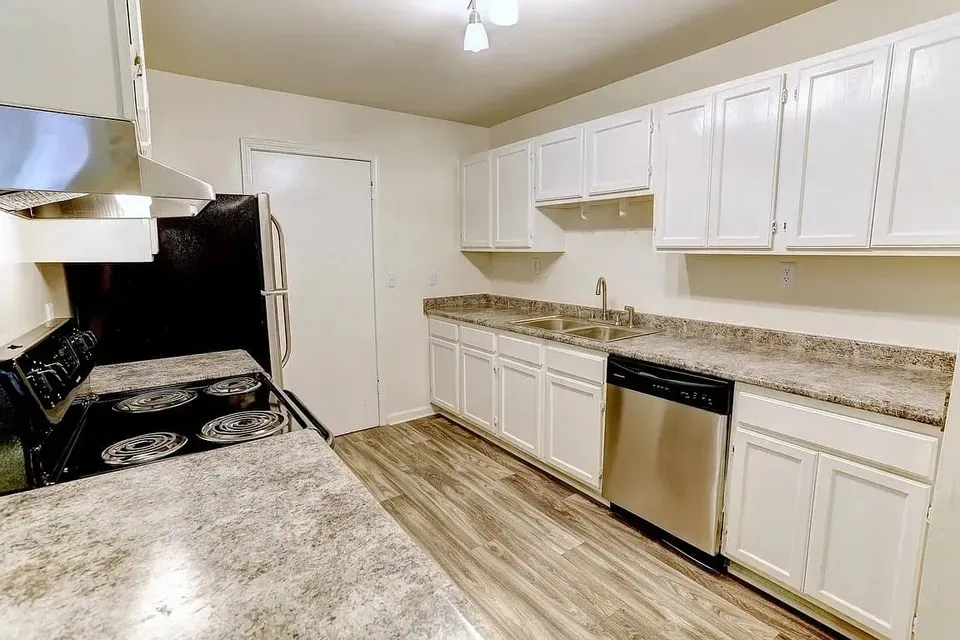 3 Bed 2 Bath Contemporary High-Rise Condo in Birmingham, AL - 3