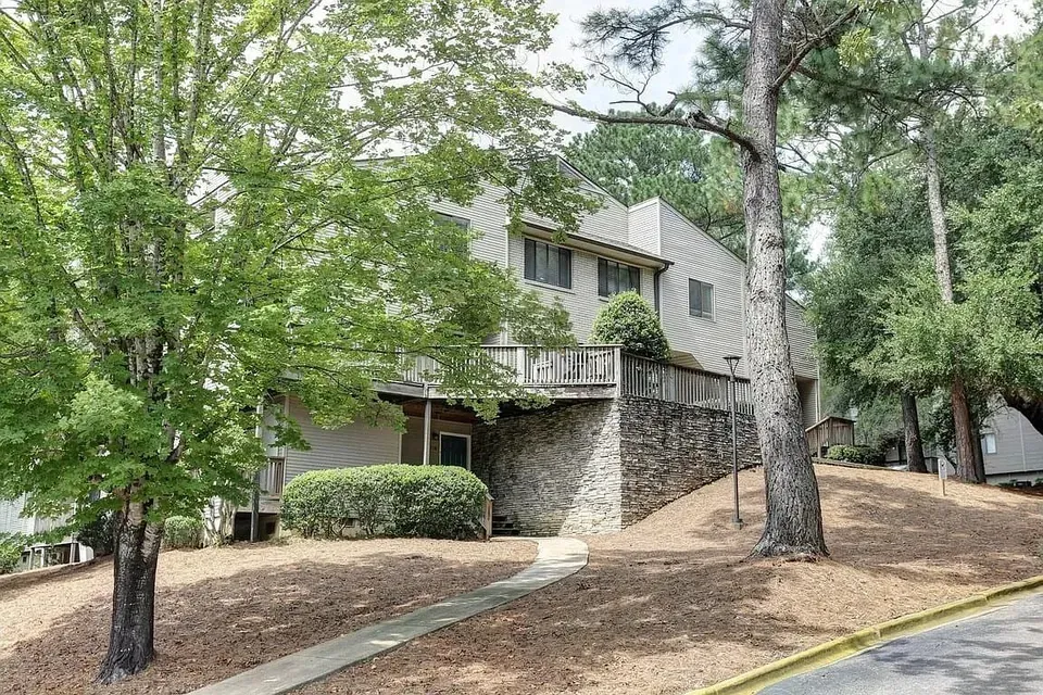 3 Bed 2 Bath Contemporary High-Rise Condo in Birmingham, AL - 4