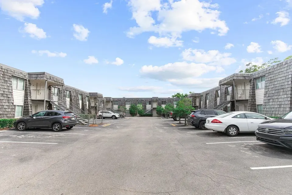 3 Bed 2 Bath Contemporary High-Rise Condo in Birmingham, AL - 2