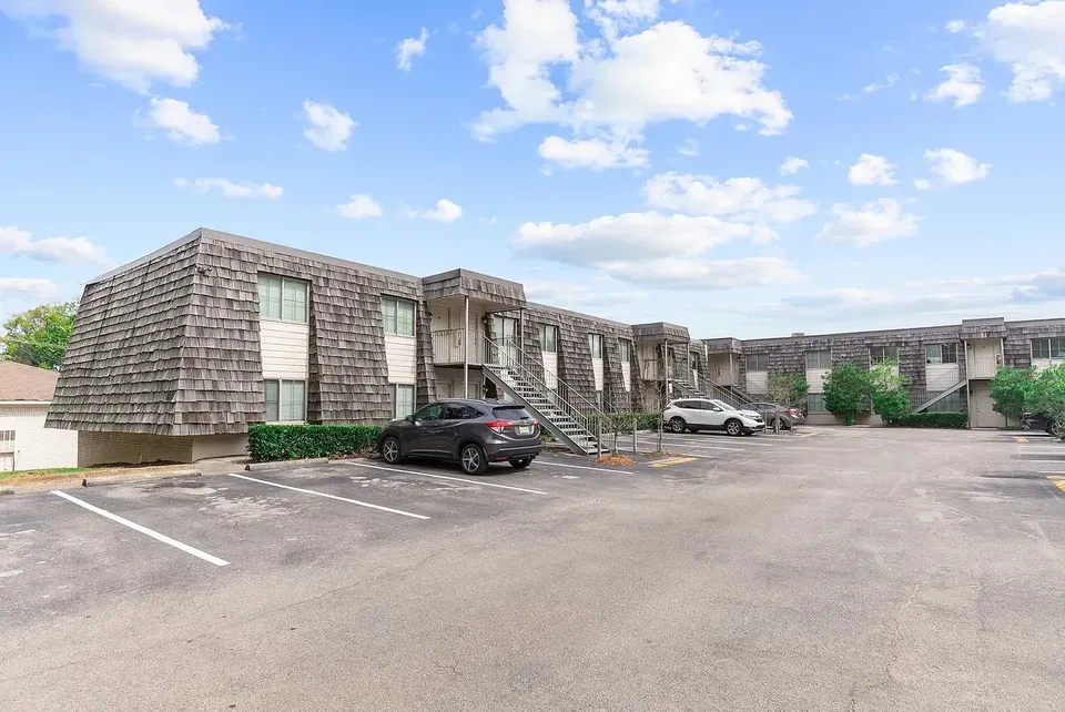 3 Bed 2 Bath Contemporary High-Rise Condo in Birmingham, AL - 3