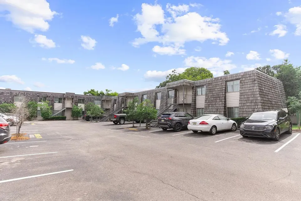 3 Bed 2 Bath Contemporary High-Rise Condo in Birmingham, AL - 4