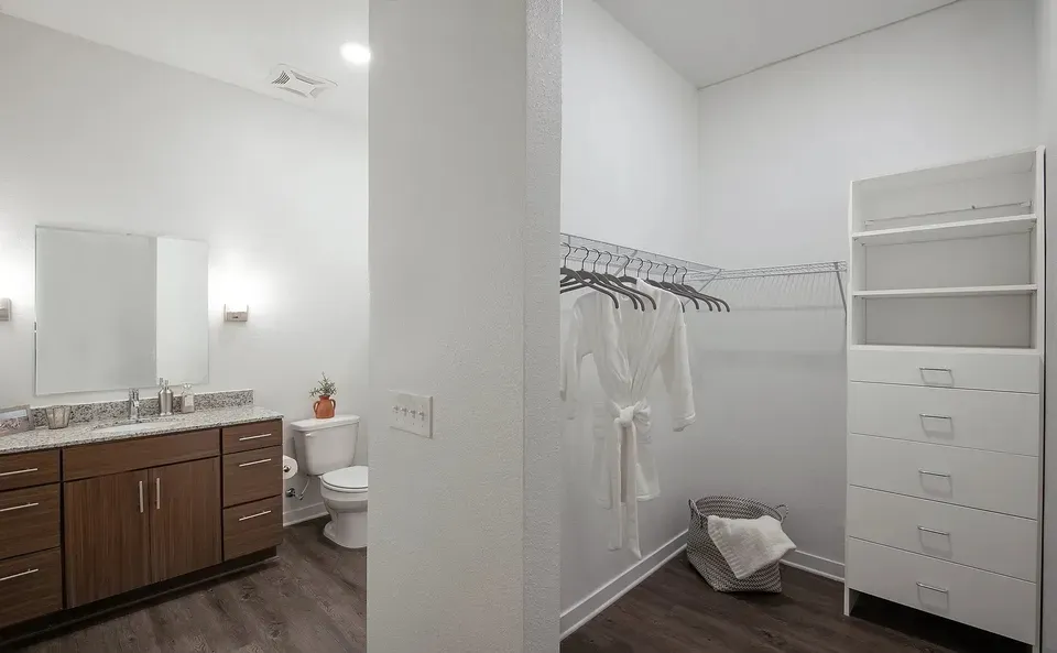 3 Bed 2 Bath Contemporary High-Rise Condo in Birmingham, AL - 2