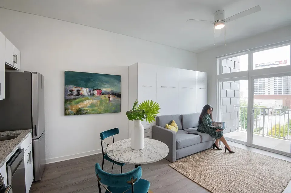 3 Bed 2 Bath Contemporary High-Rise Condo in Birmingham, AL - 3