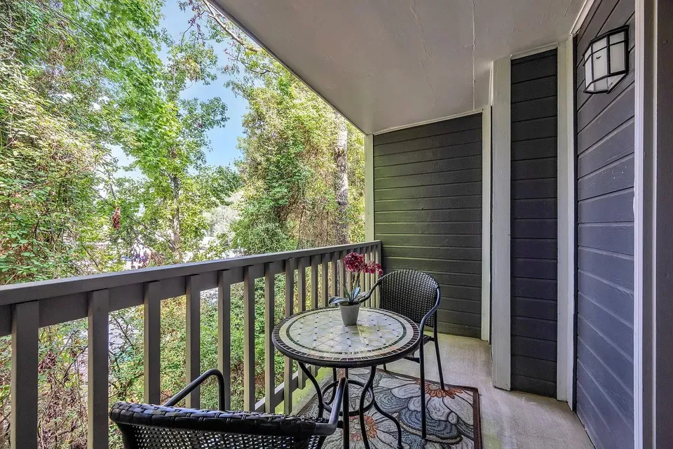 3 Bed 2 Bath Contemporary High-Rise Condo in Birmingham, AL - 4