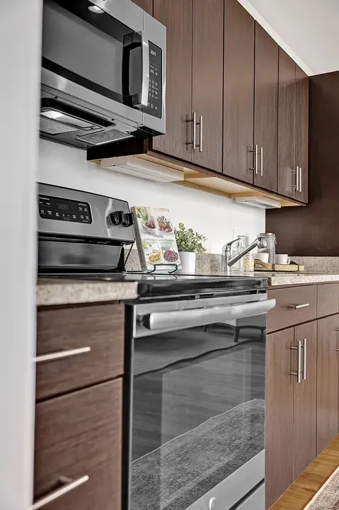 3 Bed 2 Bath Contemporary High-Rise Condo in Birmingham, AL - 4