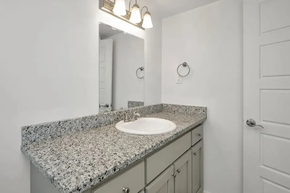 3 Bed 2 Bath Contemporary High-Rise Condo in Birmingham, AL - 3