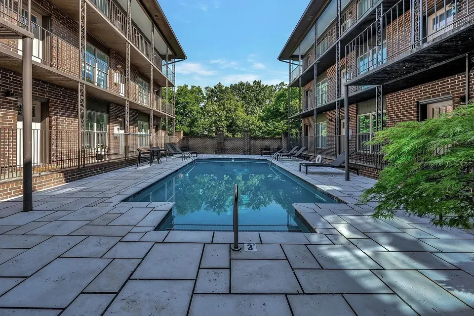 3 Bed 2 Bath Contemporary High-Rise Condo in Birmingham, AL - 5