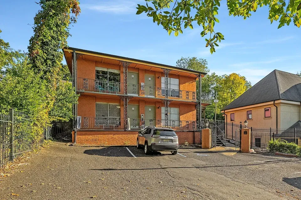 3 Bed 2 Bath Contemporary High-Rise Condo in Birmingham, AL