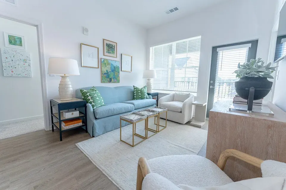 3 Bed 2 Bath Contemporary High-Rise Condo in Birmingham, AL - 2
