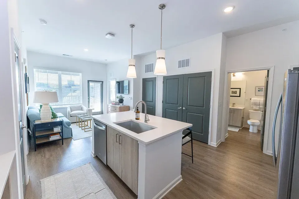 3 Bed 2 Bath Contemporary High-Rise Condo in Birmingham, AL - 3