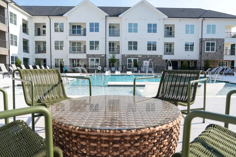 3 Bed 2 Bath Contemporary High-Rise Condo in Birmingham, AL - 5