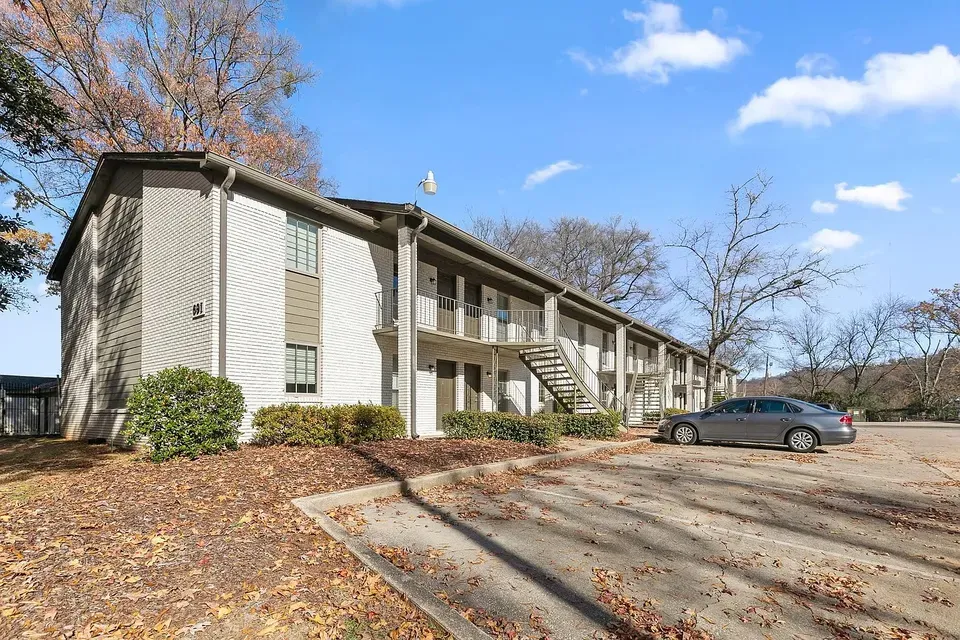 3 Bed 2 Bath Contemporary High-Rise Condo in Birmingham, AL