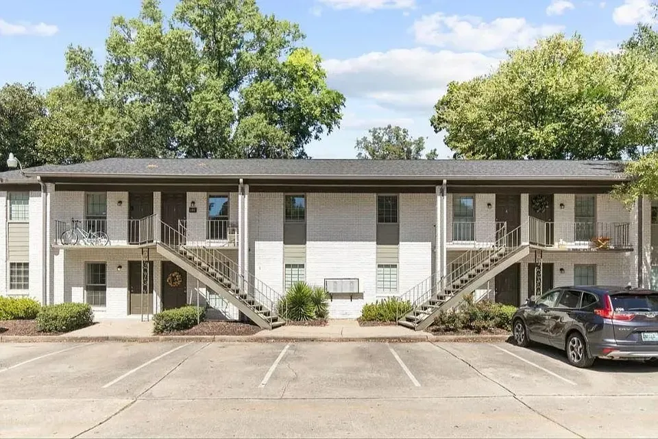 3 Bed 2 Bath Contemporary High-Rise Condo in Birmingham, AL - 2