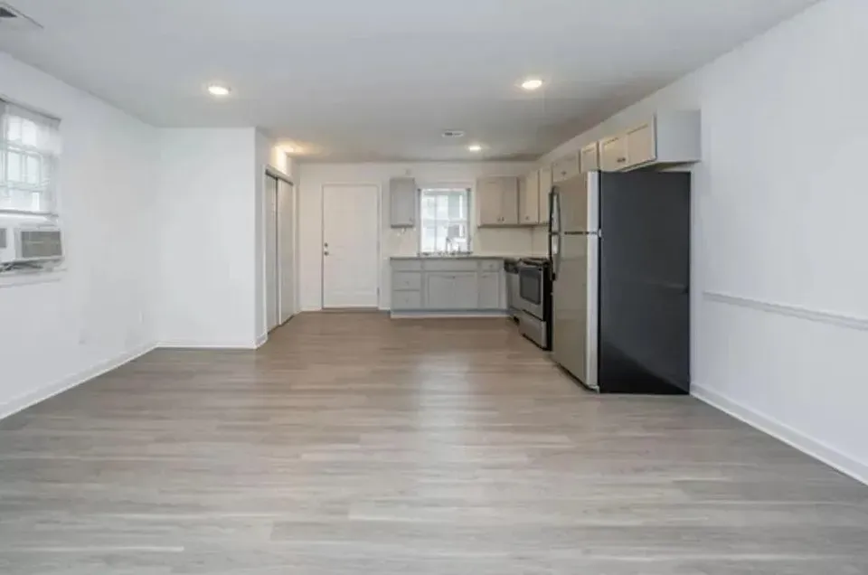 3 Bed 2 Bath Contemporary High-Rise Condo in Birmingham, AL - 4
