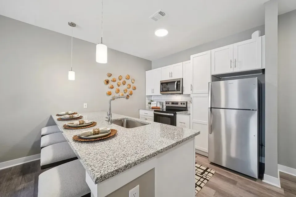 3 Bed 2 Bath Contemporary High-Rise Condo in Birmingham, AL - 2