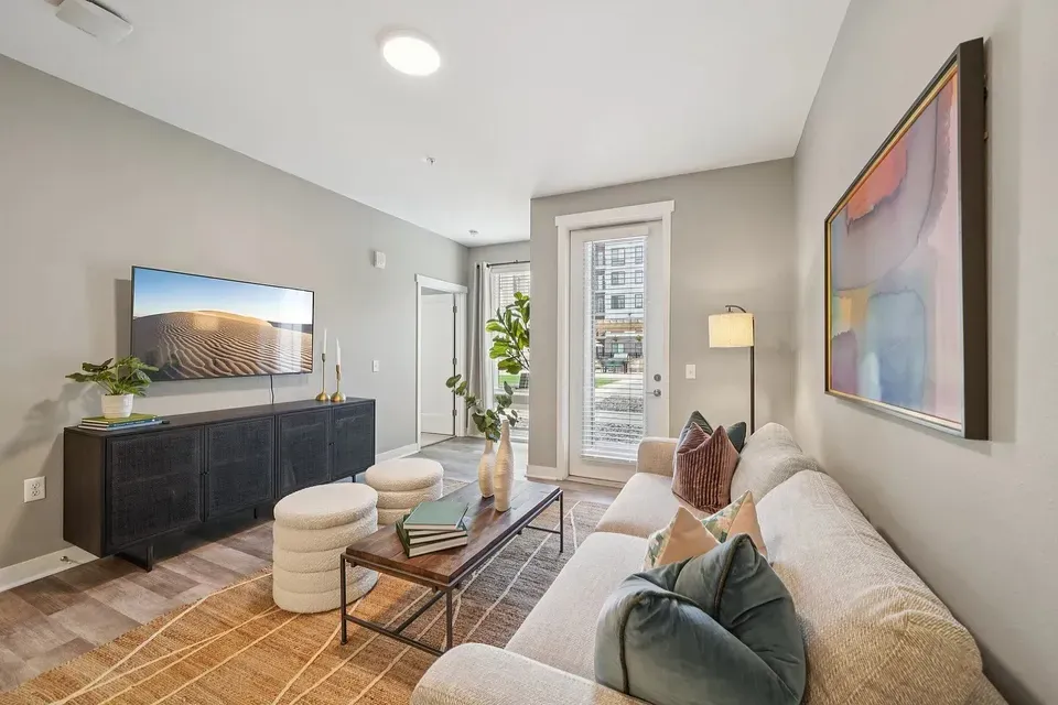 3 Bed 2 Bath Contemporary High-Rise Condo in Birmingham, AL - 4