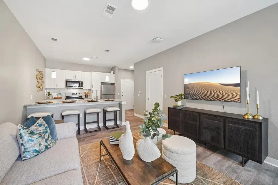 3 Bed 2 Bath Contemporary High-Rise Condo in Birmingham, AL - 5