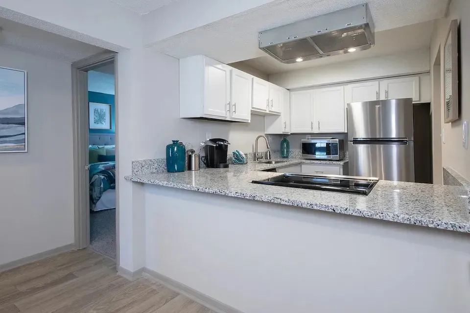 3 Bed 2 Bath Contemporary High-Rise Condo in Birmingham, AL - 2
