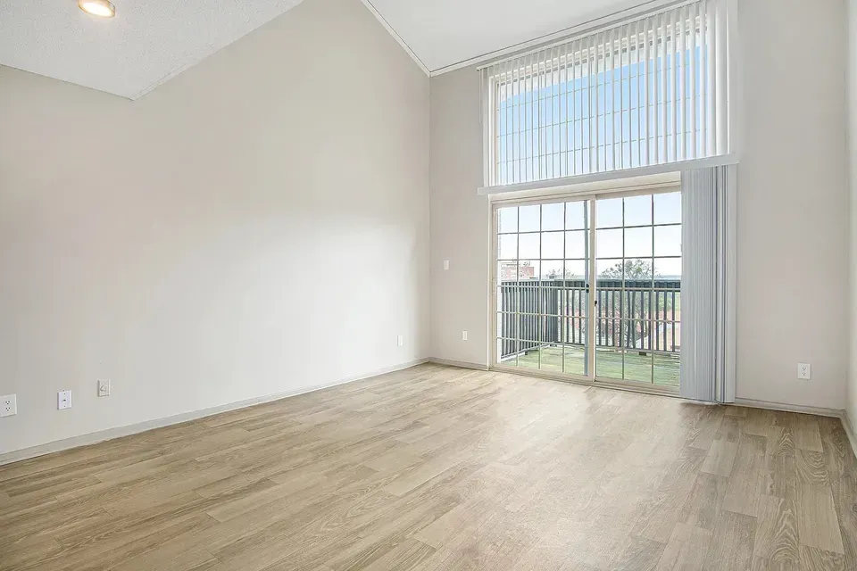 3 Bed 2 Bath Contemporary High-Rise Condo in Birmingham, AL - 4