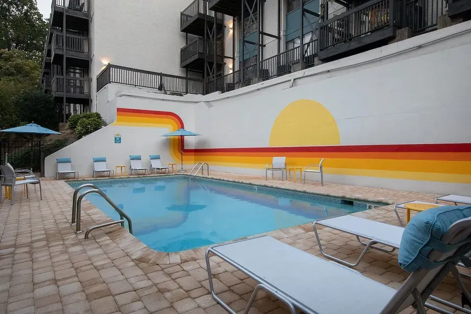 3 Bed 2 Bath Contemporary High-Rise Condo in Birmingham, AL - 5