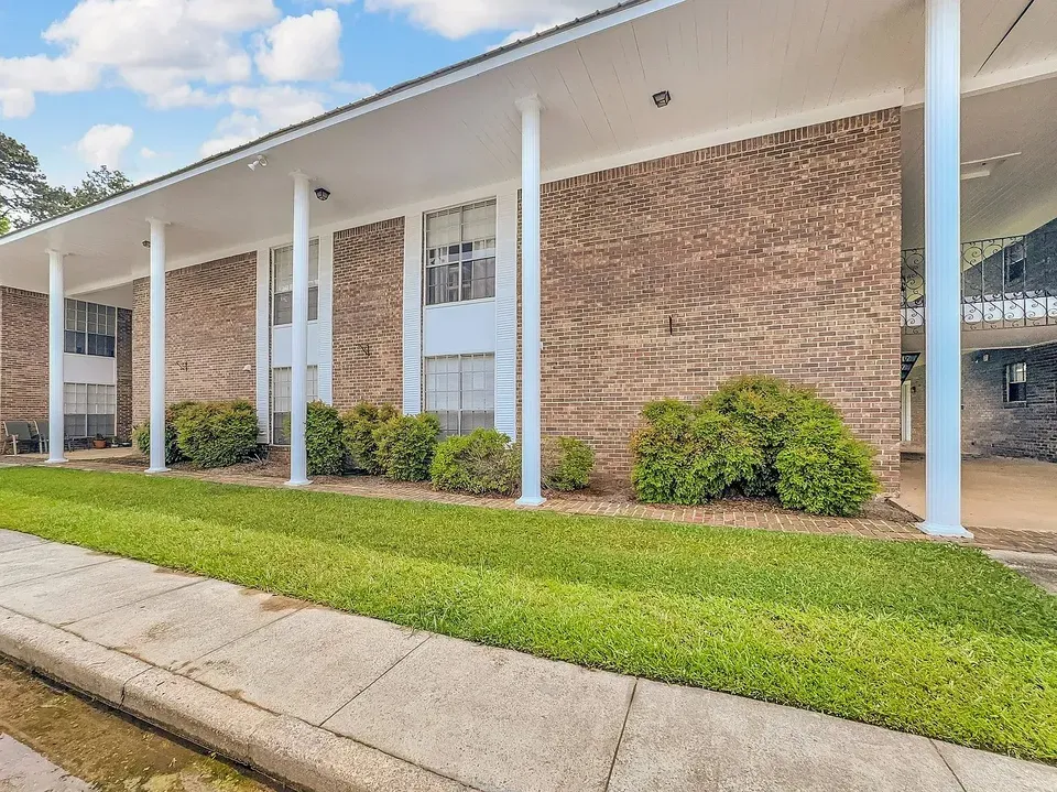 3 Bed 2 Bath Contemporary High-Rise Condo in Birmingham, AL - 1