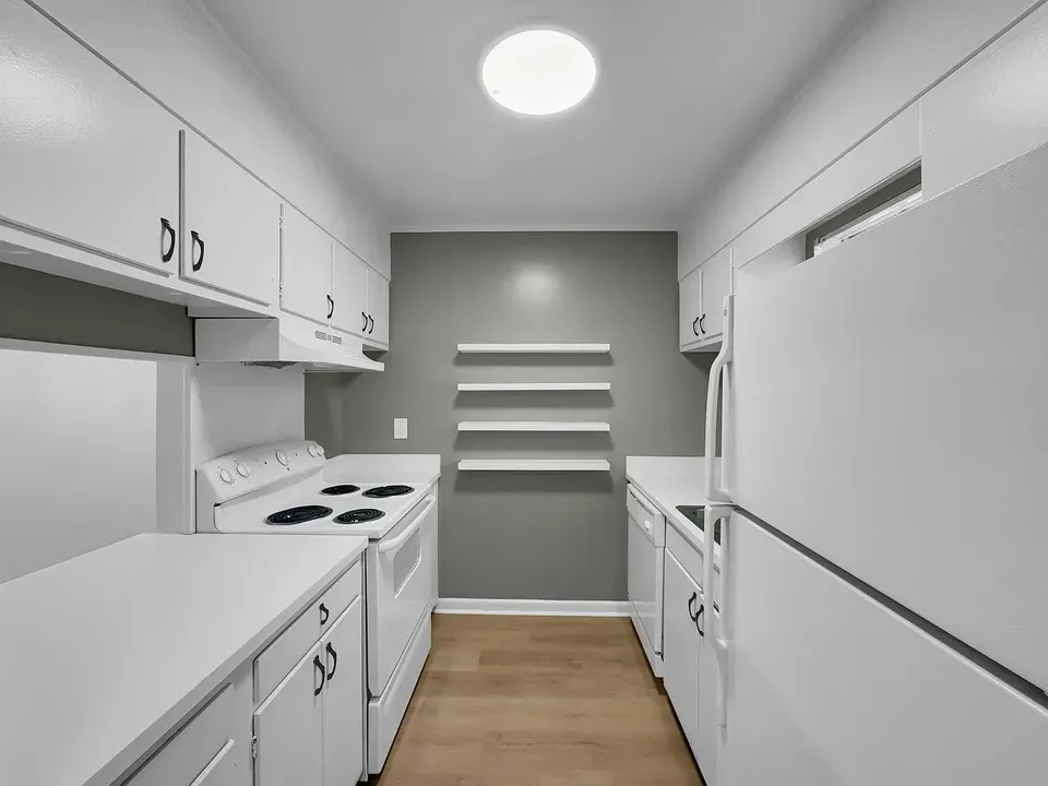 3 Bed 2 Bath Contemporary High-Rise Condo in Birmingham, AL - 4