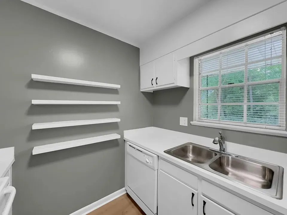 3 Bed 2 Bath Contemporary High-Rise Condo in Birmingham, AL - 5