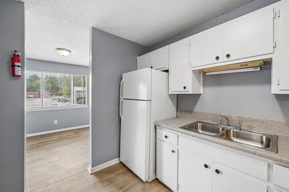 3 Bed 2 Bath Contemporary High-Rise Condo in Birmingham, AL - 4