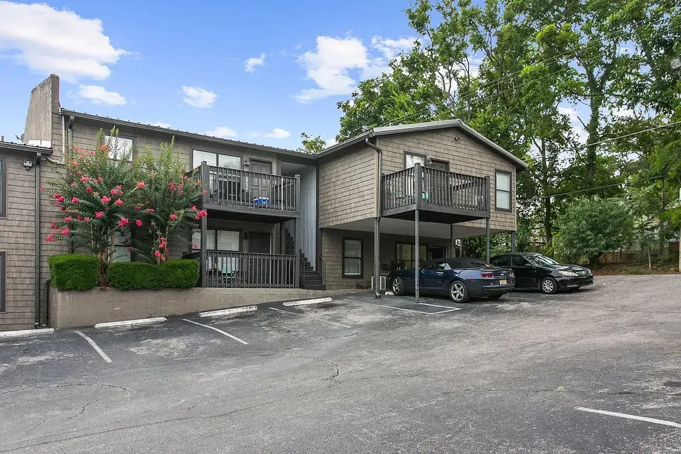 3 Bed 2 Bath Contemporary High-Rise Condo in Birmingham, AL