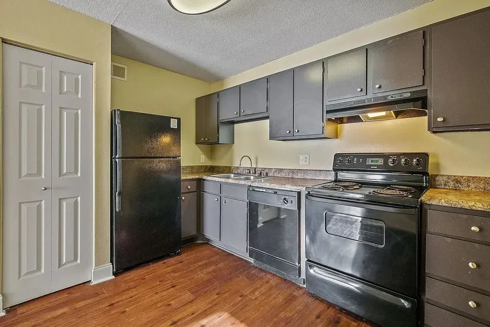 3 Bed 2 Bath Contemporary High-Rise Condo in Birmingham, AL - 2