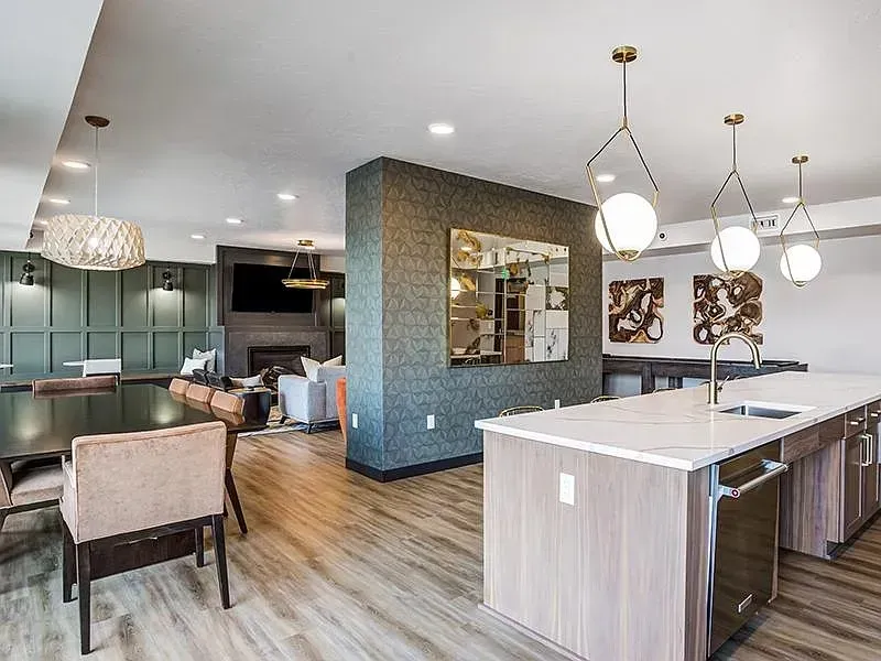 3 Bed 2 Bath Contemporary High-Rise Condo in Boise, ID - 4