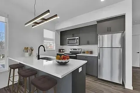 3 Bed 2 Bath Contemporary High-Rise Condo in Boise, ID - 2